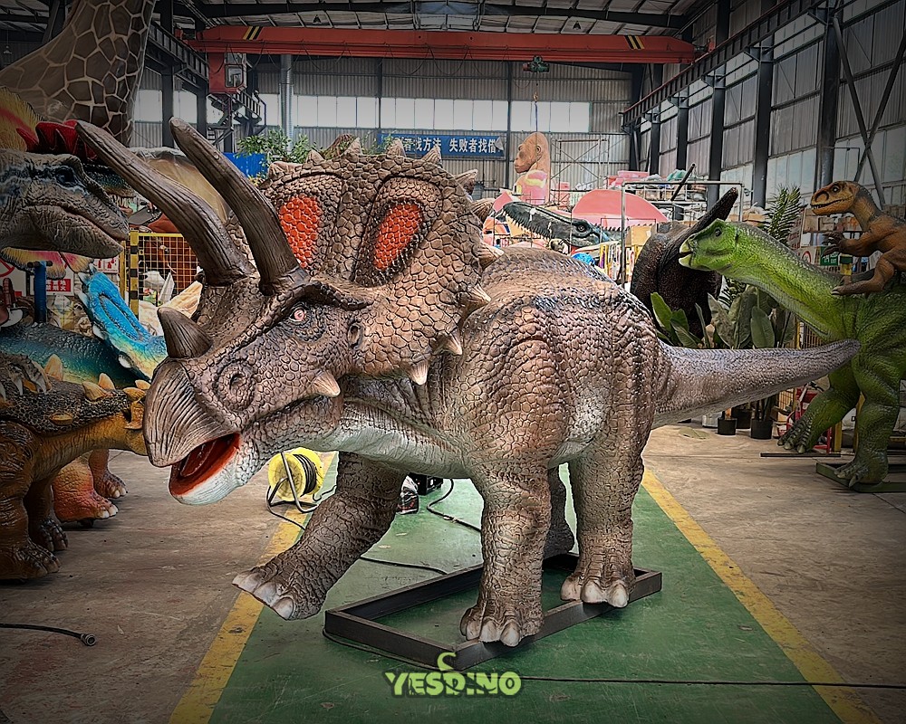 Custom Made 5 Meter Long Animatronic Triceratops Sculpture