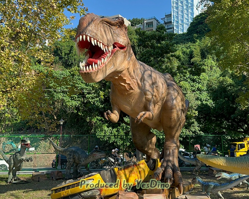 giant animatronic dinosaur.webp